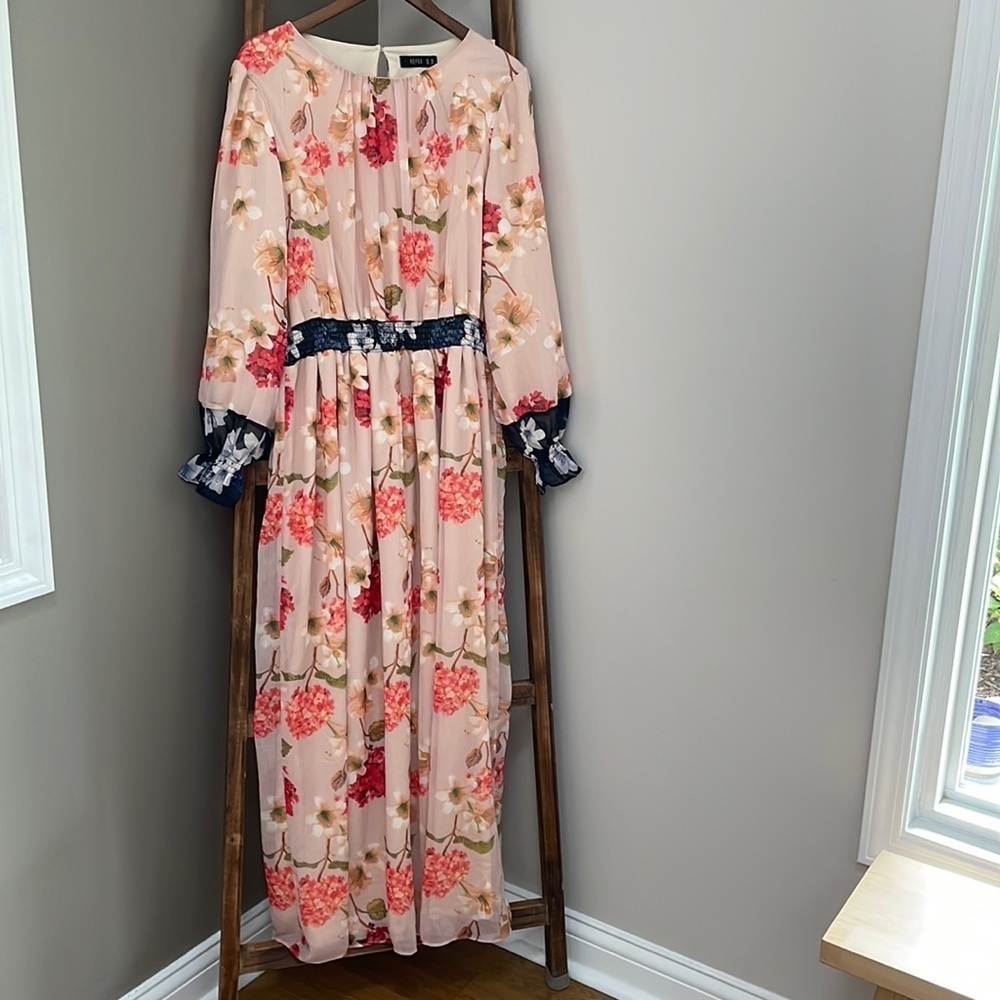 Beautiful long flowery Refka dress! (NEW)